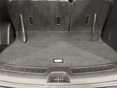 Used 2023 Buick Enclave Essence image 12