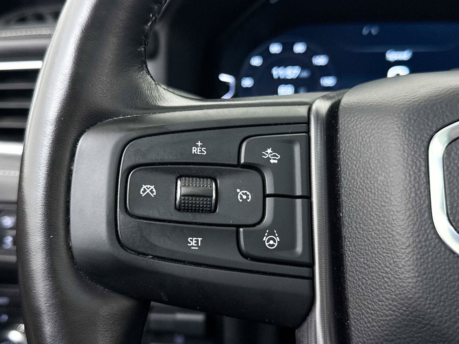 Used 2024 GMC Yukon XL Denali Ultimate AWD/4WD image 38