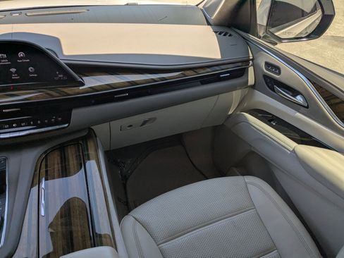 Used 2022 Cadillac Escalade Premium Luxury Platinum image 15