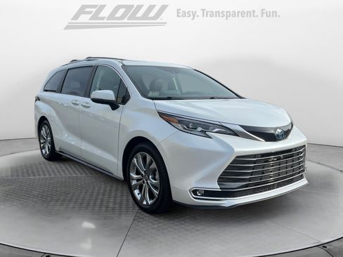 Certified 2023 Toyota Sienna Platinum image 1