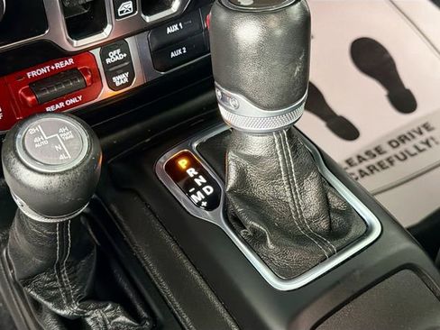 Used 2024 Jeep Wrangler Unlimited Rubicon AWD/4WD image 17