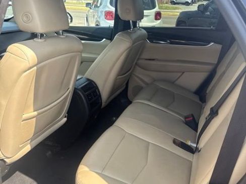 Used 2018 Cadillac XT5 FWD image 6