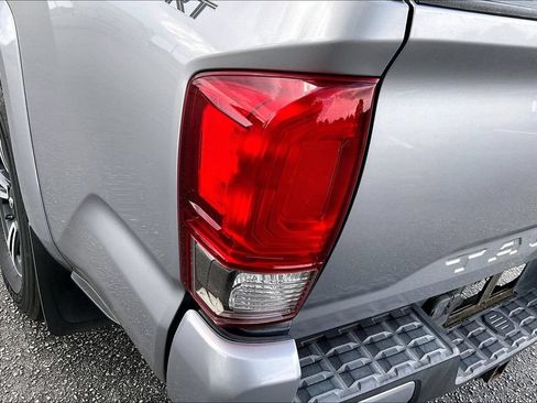 Used 2017 Toyota Tacoma TRD Sport w/ Tow Package RWD image 31