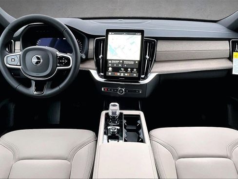 New 2026 Volvo XC90 B6 Plus w/ Protection Package Premier image 5