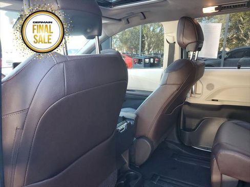 Certified 2022 Toyota Sienna Platinum image 18
