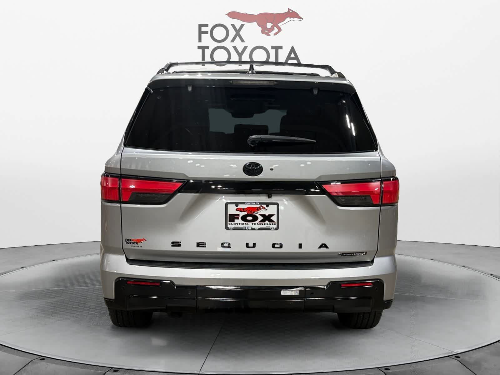 Used 2025 Toyota Sequoia Platinum AWD/4WD image 5