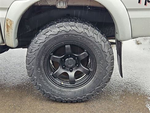 Used 2002 Toyota Tacoma 4x4 Double Cab image 9