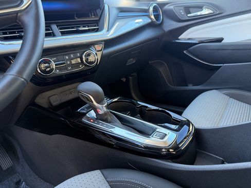 Used 2025 Chevrolet Trax LT w/ Driver Confidence Package image 13