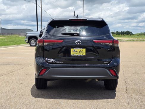 Used 2021 Toyota Highlander XLE FWD image 5