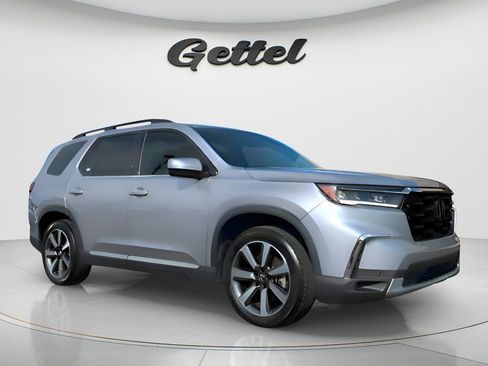 Used 2024 Honda Pilot Touring image 3