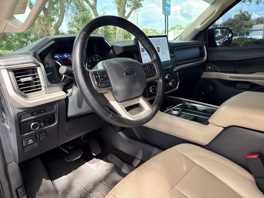 Used 2023 Ford Expedition XLT RWD image 12