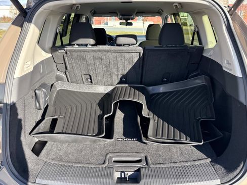 Used 2024 Nissan Rogue SV image 21