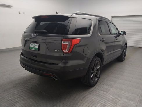Used 2017 Ford Explorer XLT w/ Equipment Group 202A AWD/4WD image 9