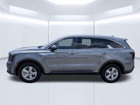 Used 2025 Kia Sorento LX FWD image 8