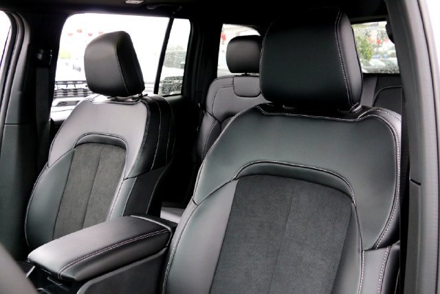 New 2025 Jeep Grand Cherokee Altitude RWD image 10