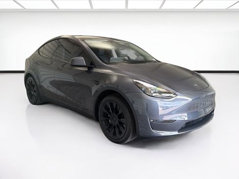 Used 2023 Tesla Model Y Long Range AWD/4WD image 3