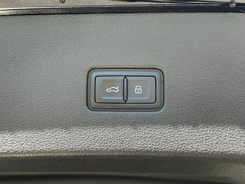 Used 2020 Audi Q8 Premium Plus w/ Premium Plus Package image 35