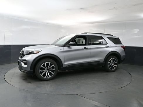 Used 2023 Ford Explorer ST-Line w/ Class IV Trailer Tow Package AWD/4WD image 2