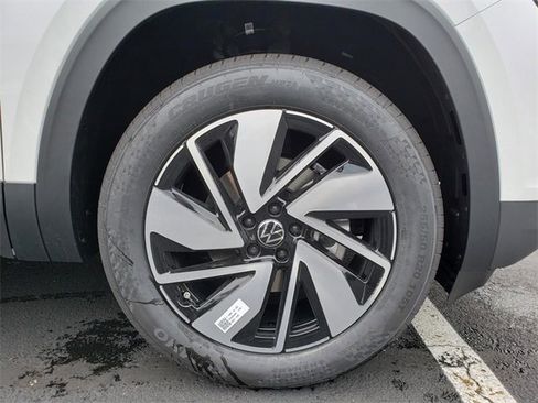 New 2026 Volkswagen Atlas SE image 12