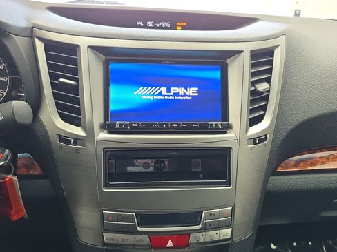 Used 2011 Subaru Outback 3.6R Limited image 19