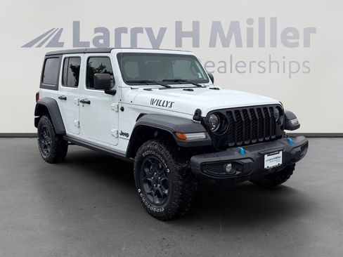 Used 2023 Jeep Wrangler Unlimited w/ Cold Weather Group AWD/4WD image 8