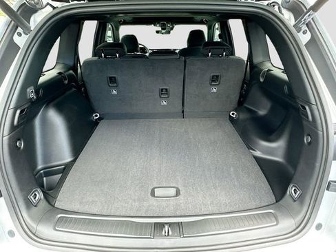 New 2025 Jeep Grand Cherokee Laredo image 5