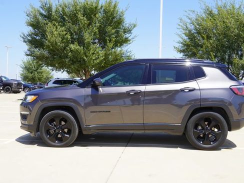 Used 2019 Jeep Compass Latitude FWD image 5