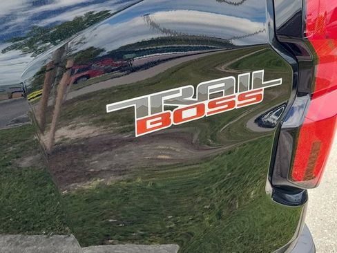 Used 2023 Chevrolet Colorado Trail Boss image 13