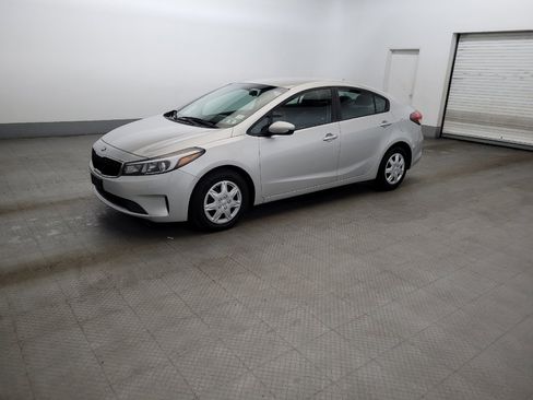 Used 2017 Kia Forte LX FWD image 2