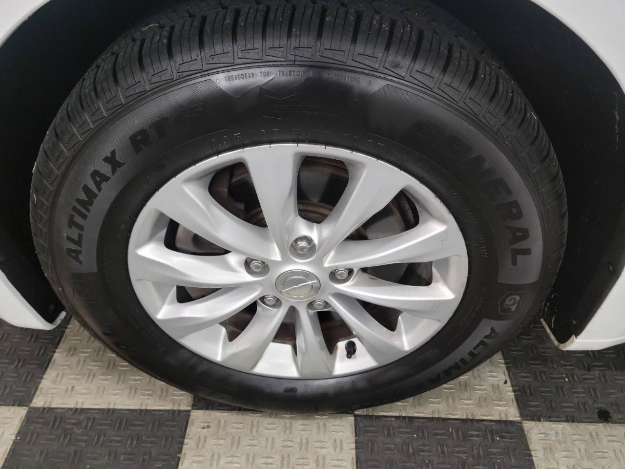 Used 2017 Chrysler Pacifica Touring-L FWD image 30