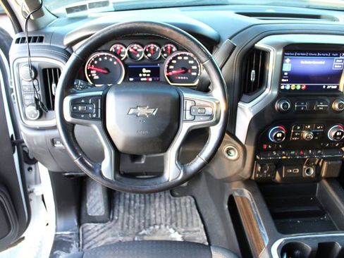 Used 2019 Chevrolet Silverado 1500 RST image 3