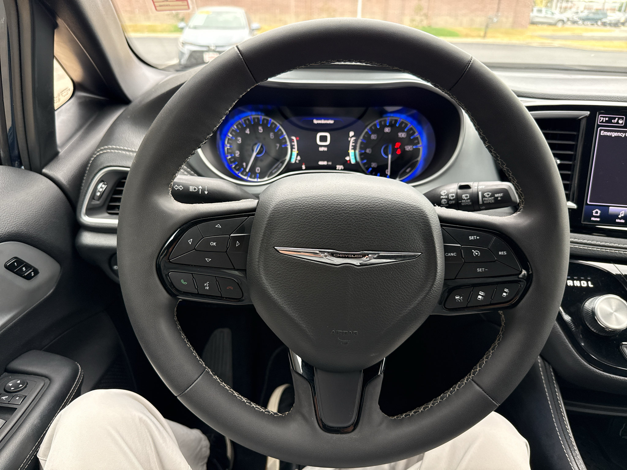 Used 2025 Chrysler Pacifica Limited FWD image 20