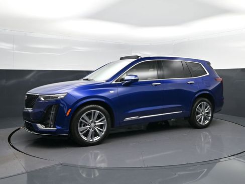 Used 2023 Cadillac XT6 Premium Luxury w/ Technology Package image 3