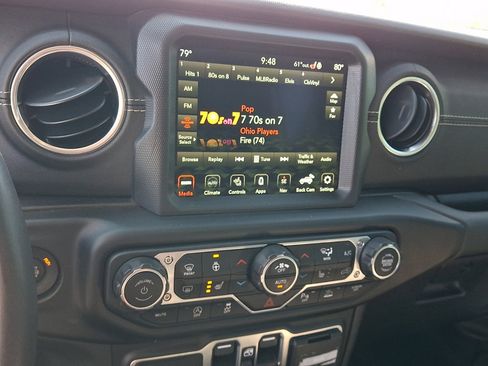 Used 2022 Jeep Wrangler Unlimited Sahara w/ Cold Weather Group AWD/4WD image 28