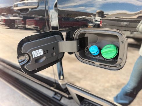 Used 2025 GMC Sierra 2500 AT4 w/ AT4 Premium Plus Package image 27