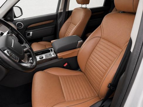 Used 2018 Land Rover Discovery HSE AWD/4WD image 2