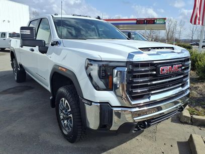 Used 2024 GMC Sierra 2500 Pro w/ Convenience Package
