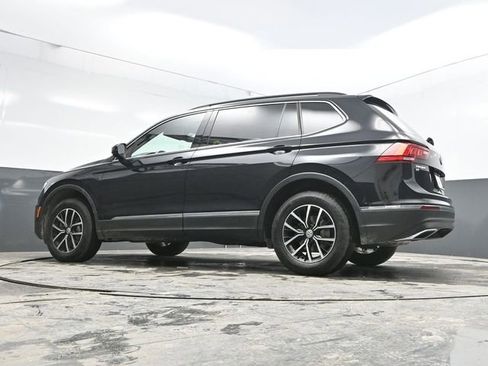 Used 2021 Volkswagen Tiguan SE image 34