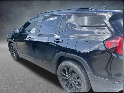 Used 2022 GMC Terrain SLE w/ Driver Convenience Package FWD image 4