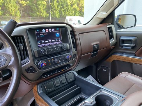 Used 2017 Chevrolet Silverado 2500 High Country w/ Snow Plow Prep Package AWD/4WD image 20