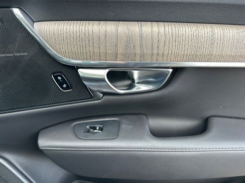 Used 2025 Volvo S90 B6 Plus w/ Protection Package Premier image 18