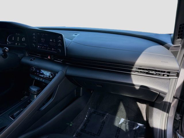 Certified 2025 Hyundai Elantra Sport FWD image 26