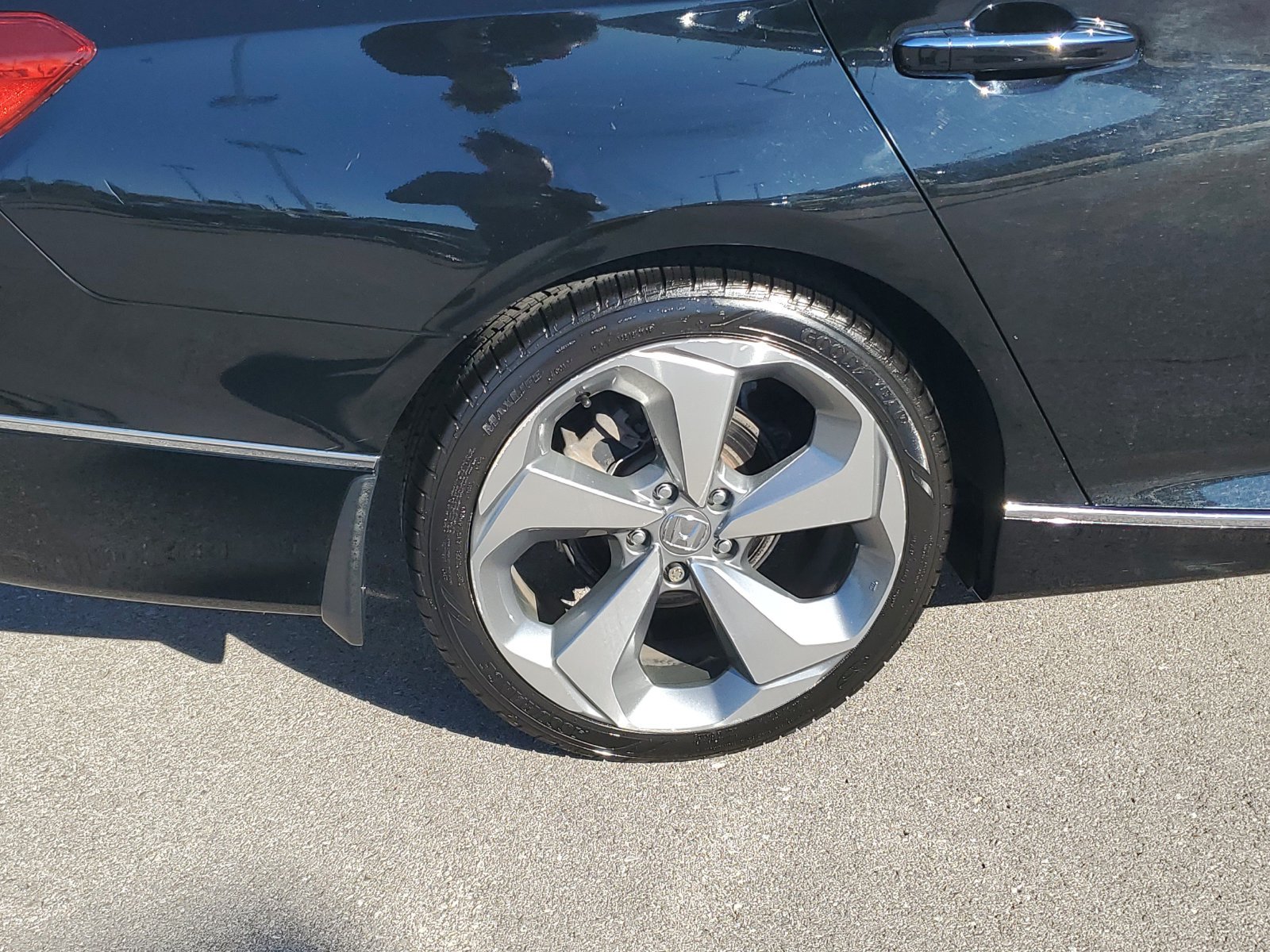 Used 2018 Honda Accord Touring image 5