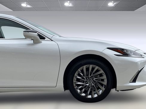 Used 2025 Lexus ES 300h w/ Accessory Package (Z2) FWD image 35