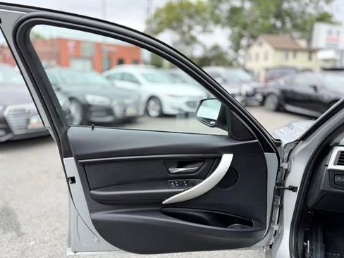 Used 2014 BMW 320i xDrive Sedan image 16
