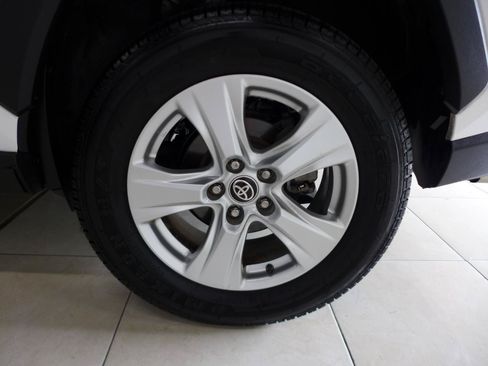 Used 2021 Toyota RAV4 XLE w/ Convenience Package FWD image 73