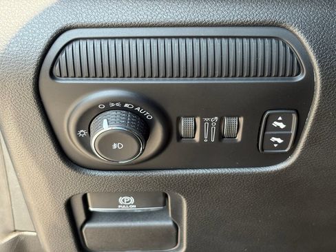 Used 2022 Jeep Wagoneer Series II RWD image 26