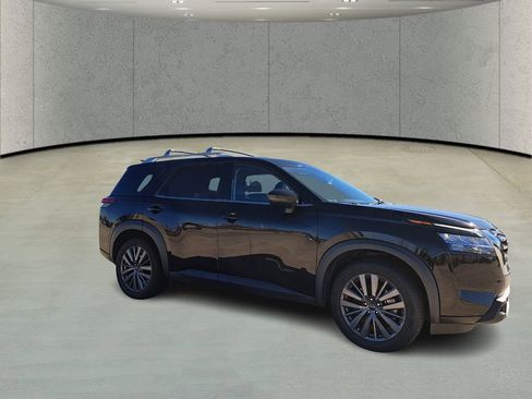 Used 2023 Nissan Pathfinder SL w/ SL Premium Package image 3