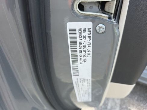 Used 2023 Chrysler Pacifica Touring-L FWD image 28