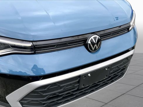 Used 2025 Volkswagen Taos SE AWD/4WD image 30